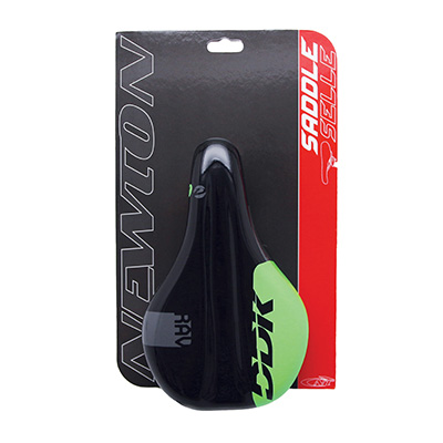 SELLE JUNIOR NEWTON RAV NOIR DECO VERT 210X130MM AVEC TROU CENTRAL RAIL ACIER NOIR