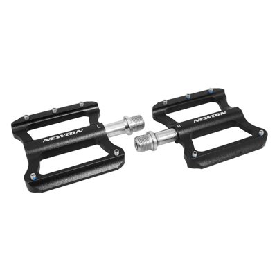 PEDALE VTT PLATEFORME DESCENTE - BMX NEWTON NOIR A ROULEMENTS ALU CNC FILETAGE 9-16 AVEC PICOTS ARGENT  (PAIRE)  101X81MM