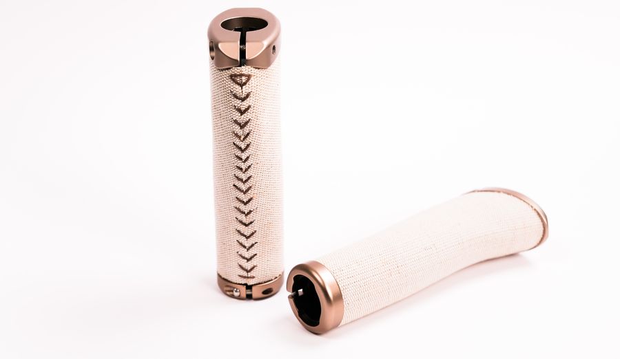 NG SPORTS KALPASEE RECYCLE LOCK-ON ERGO GRIP, 140/35MM, SANDDOLLAR BEIGE NG SPORTS KALPASEE RECYCLE LOCK-ON ERGO GRIP, 140/35MM, SANDDOLLAR BEIGE