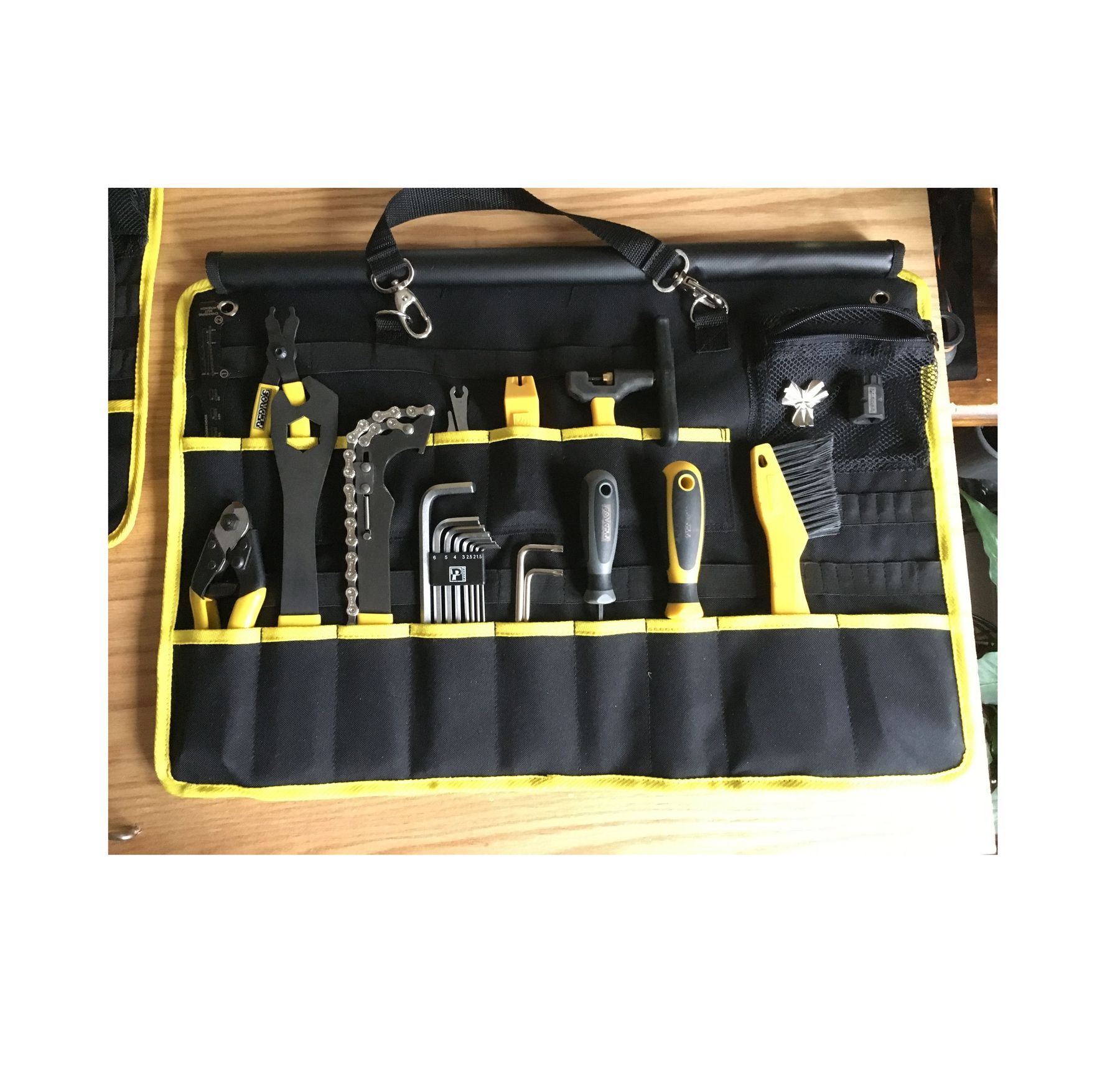 PEDRO`S BURRITO TOOL KIT, 24 PCS. PORTABLE TOOL KIT PEDRO`S BURRITO TOOL KIT, 24 PCS. PORTABLE TOOL KIT