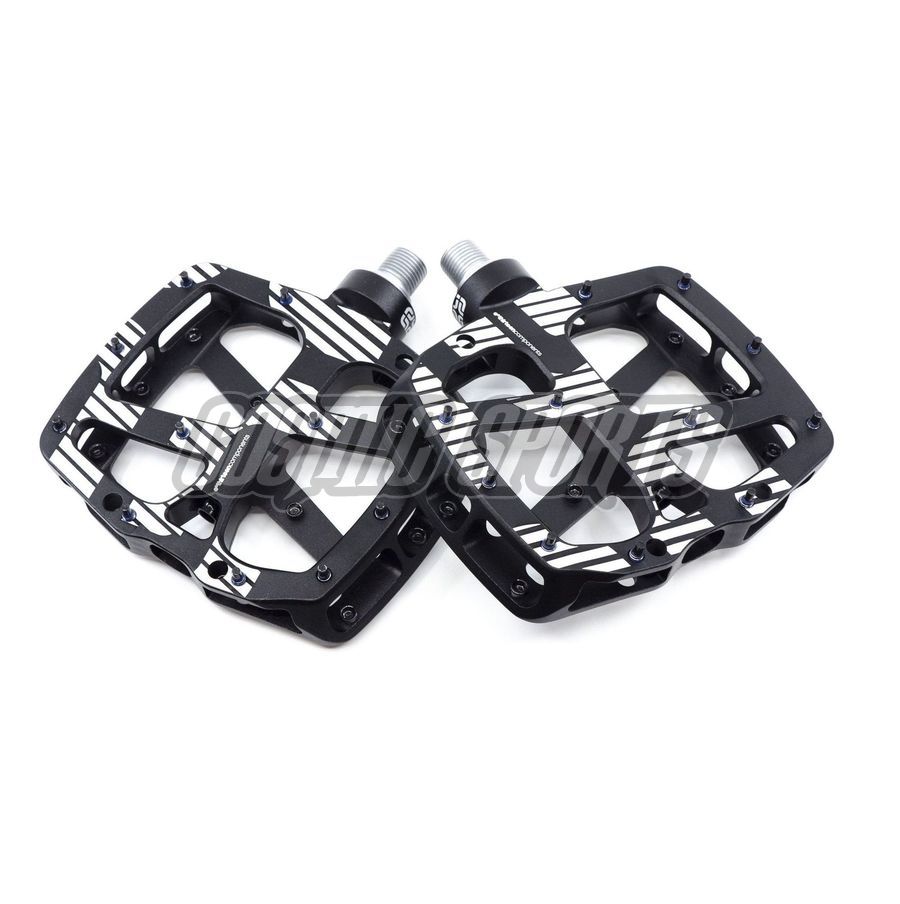 E*THIRTEEN PLUS PLATFORM-PEDAL, ALUMINIUM, 22 PINS, ONE SIZE E*THIRTEEN PLUS PLATFORM-PEDAL, ALUMINIUM, 22 PINS, ONE SIZE