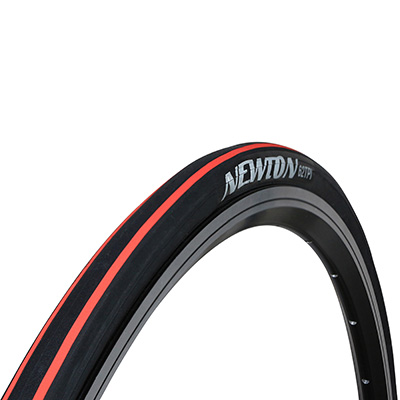 PNEU ROUTE 700 X 23 NEWTON E-01 NOIR LISERETS ROUGE TS (23-622)